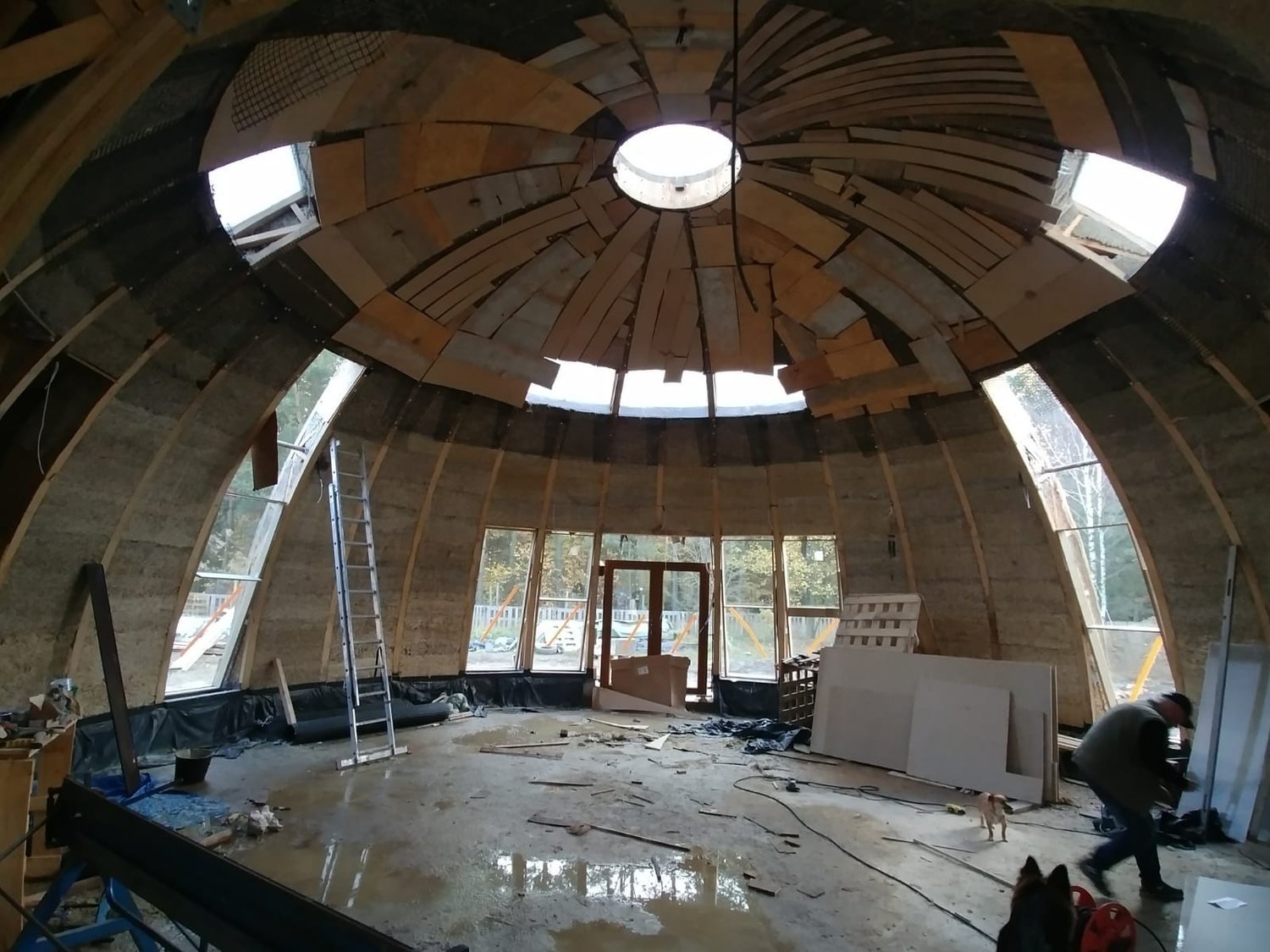 Wnętrze kopuły w trakcie prac budowlanych